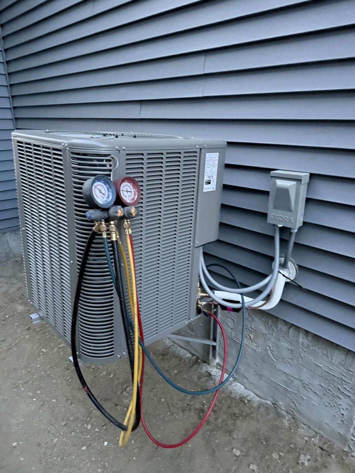 High-efficiency central air conditioning installation in Edmonton by Tempracore